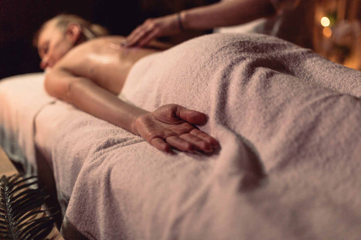 Erotic massage with E-guide from Academy of Senses
